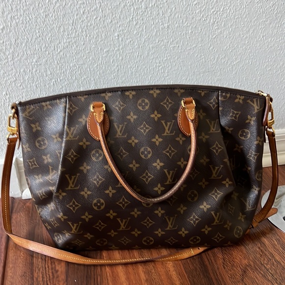 Louis Vuitton Monogram LV Turenne - Picture 6 of 16